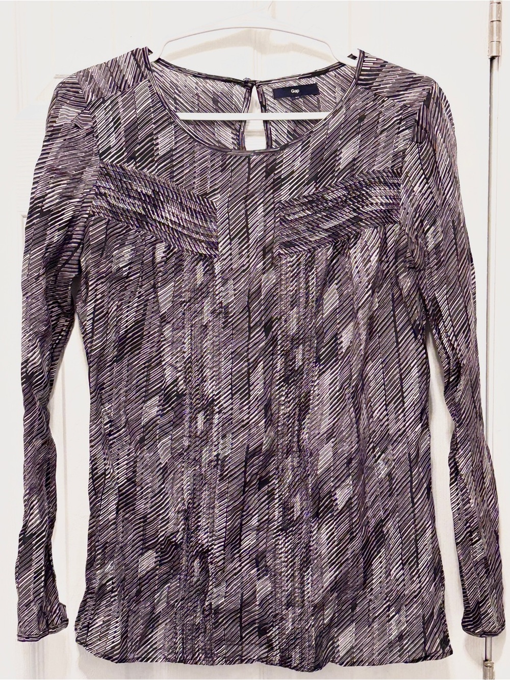 GAP Long-Sleeve Scoop Neck Top in Black and Purple Abstract Print